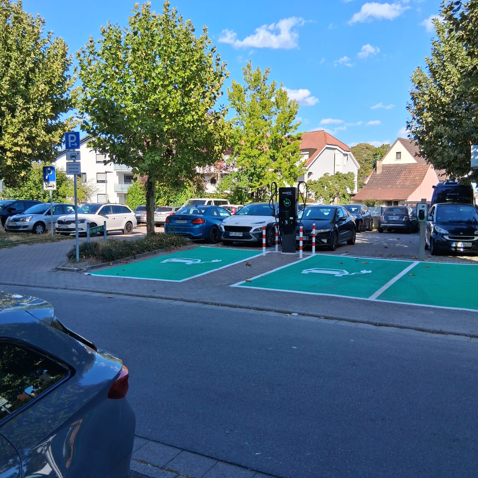 Ab sofort in Sandhausen: Neue E-Ladestation „Hinterm Haag